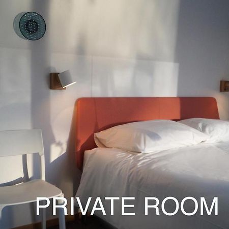 Room With A Few Амстердам Екстериор снимка