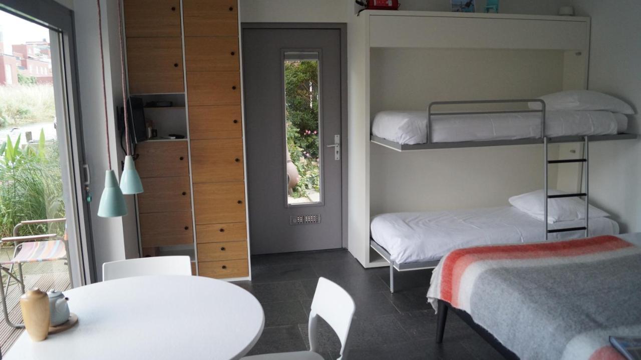 Room With A Few Амстердам Екстериор снимка